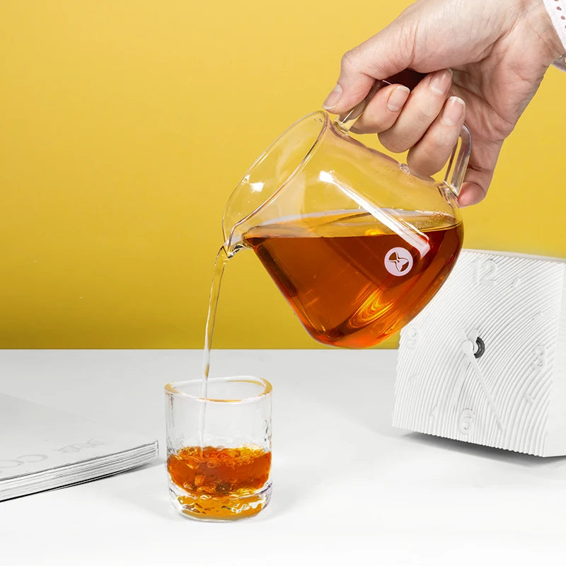Timemore Glass Coffee Server - comfortable seamless pouring